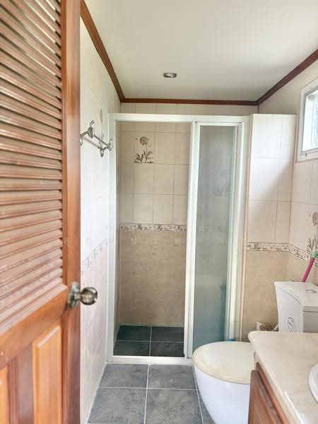 For Sale: 2-Rai Vacation Home with Unique Treehouse in Khanong Phra, Pak Chong, Nakhon Ratchasima, Khanong Phra, Pak Chong, Nakhon Ratchasima, 4 Bedrooms, 340 sqm, Single Detached House For Sale, by กฤตณัท สุกุลปรีดากร, 500488411 - DDproperty.com