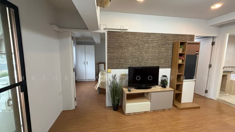 Thonglor Tower, Bangkok, Soi Thonglor, Sukhumvit 55 Road, Khlongtoei Nua, Watthana, Bangkok, 2 Bedrooms, 50 sqm, Condo For Rent, by Hathairat Rookphan, 500488444 - DDproperty.com