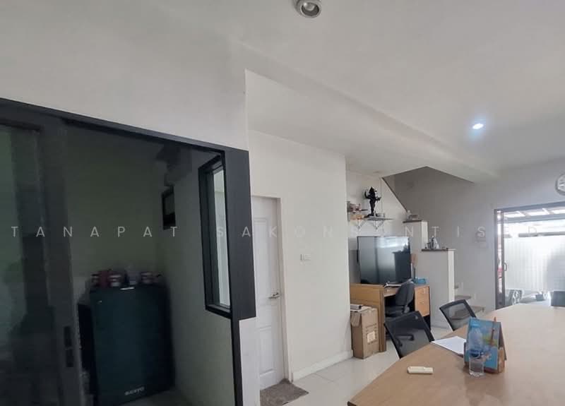 The Metro Pattanakarn-Srinakarin, Bangkok, Soi On Nut 80 Yak 5, Prawet, Bangkok, 4 Bedrooms, 382 sqm, Townhouse For Sale, by Tanapat Sakonsontised, 500488592 - DDproperty.com