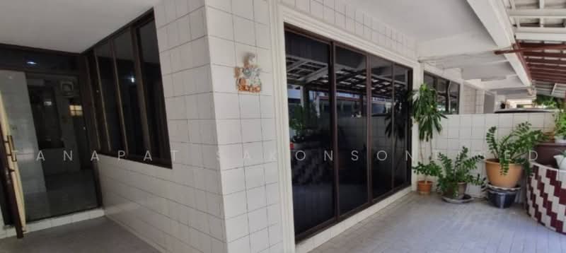4-BR Townhouse, Bangkok, Jom Phon, Chatuchak, Bangkok, 4 Bedrooms, 220 sqm, Townhouse For Sale, by Tanapat Sakonsontised, 500488602 - DDproperty.com
