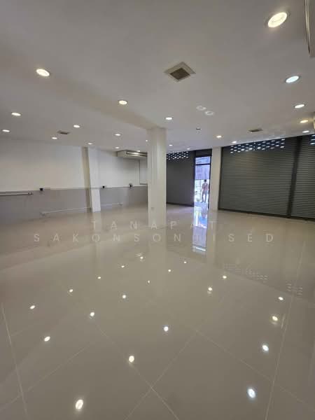 6-BR Townhouse, Bangkok, Bang Pong Pang, Yan Nawa, Bangkok, 6 Bedrooms, 365 sqm, Townhouse For Rent, by Tanapat Sakonsontised, 500488664 - DDproperty.com