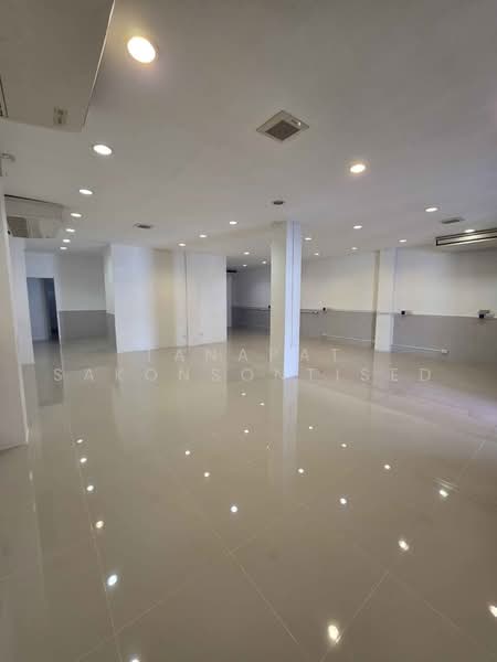 6-BR Townhouse, Bangkok, Bang Pong Pang, Yan Nawa, Bangkok, 6 Bedrooms, 365 sqm, Townhouse For Rent, by Tanapat Sakonsontised, 500488664 - DDproperty.com