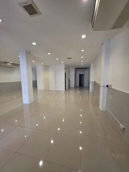 6-BR Townhouse, Bangkok, Bang Pong Pang, Yan Nawa, Bangkok, 6 Bedrooms, 365 sqm, Townhouse For Rent, by Tanapat Sakonsontised, 500488664 - DDproperty.com