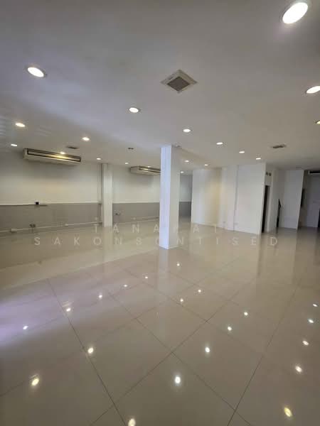 6-BR Townhouse, Bangkok, Bang Pong Pang, Yan Nawa, Bangkok, 6 Bedrooms, 365 sqm, Townhouse For Rent, by Tanapat Sakonsontised, 500488664 - DDproperty.com