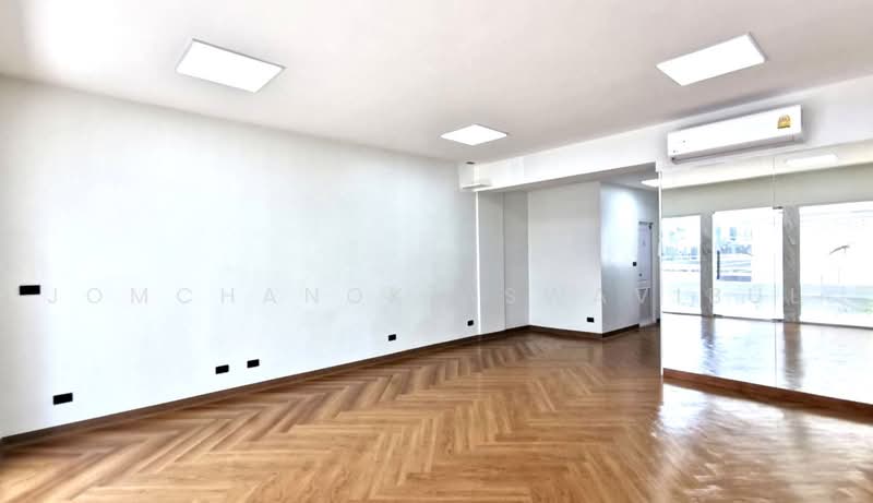 Park Avenue Ekkamai, Bangkok, Sukhumvit 63, Khlong Tan Nua, Watthana, Bangkok, , 280 sqm, Shophouse For Rent, by Jomchanok Aswavibul, 500488827 - DDproperty.com