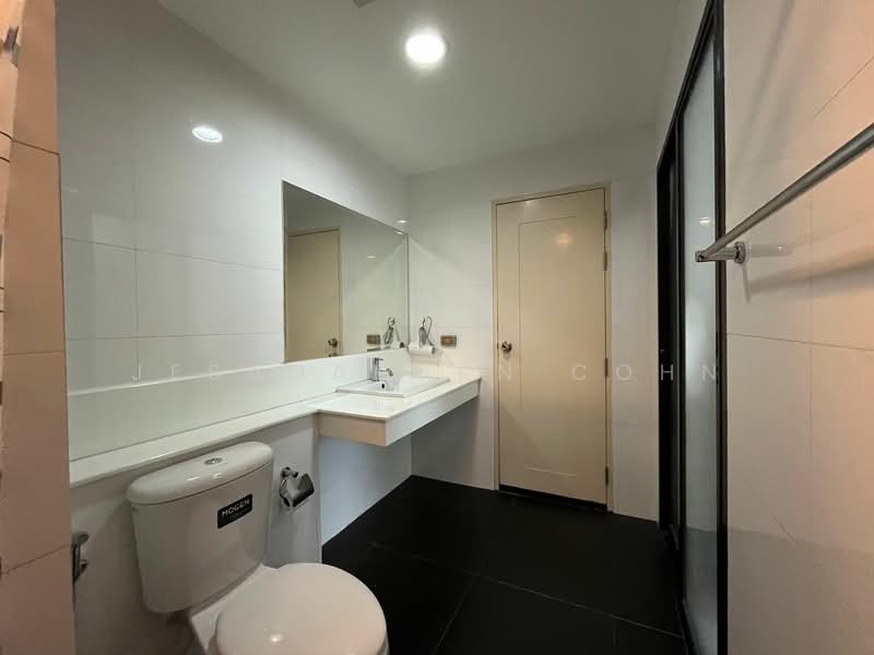 D65 Condominium, Bangkok, 396 Soi Sukhumvit 65 Sukhumvit Road, Phra Kanong Nua, Watthana, Bangkok, 1 Bedroom, 54 sqm, Condo For Sale, by Jesadakorn Cohn, 500488954 - DDproperty.com