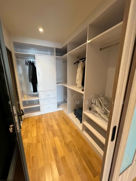 D.S. Tower 1 Sukhumvit 33, Bangkok, Soi Phrom Chit, Khlong Tan Nua, Watthana, Bangkok, 4 Bedrooms, 236 sqm, Condo For Sale, by Thanachot Khantigamongun, 500489066 - DDproperty.com