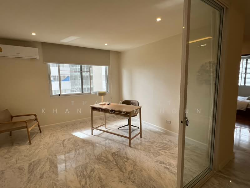 D.S. Tower 1 Sukhumvit 33, Bangkok, Soi Phrom Chit, Khlong Tan Nua, Watthana, Bangkok, 4 Bedrooms, 236 sqm, Condo For Sale, by Thanachot Khantigamongun, 500489066 - DDproperty.com