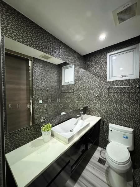 Citi Smart Sukhumvit 18, Bangkok, 366 Soi Sukhumvit 18, Sukhumvit Road, Khlong Toei, Bangkok, 3 Bedrooms, 240 sqm, Condo For Rent, by Thanachot Khantigamongun, 500489086 - DDproperty.com