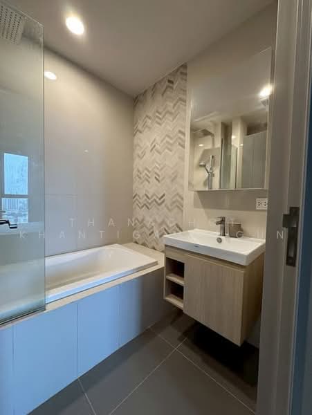 Oka Haus Sukhumvit 36, Bangkok, 3399 Rama 4 Road, Khong Tan, Khlong Toei, Bangkok, 1 Bedroom, 35 sqm, Condo For Rent, by Thanachot Khantigamongun, 500489119 - DDproperty.com