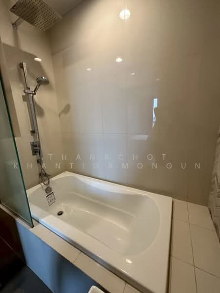 Oka Haus Sukhumvit 36, Bangkok, 3399 Rama 4 Road, Khong Tan, Khlong Toei, Bangkok, 1 Bedroom, 35 sqm, Condo For Rent, by Thanachot Khantigamongun, 500489119 - DDproperty.com