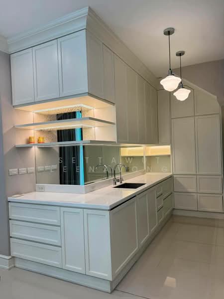 Baan Klang Muang Classe Ekkamai-Ramintra, Bangkok, Sukhonthasawat Road, Lat Phrao, Bangkok, 4 Bedrooms, 241 sqm, Single Detached House For Rent, by Settawut Leenavong, 500489145 - DDproperty.com