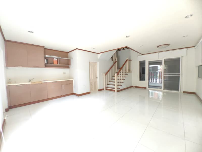 Casa City Sukontasawat 1 : คาซ่า ซิตี้ สุคนธสวัสดิ์ 1, กรุงเทพ, ถนนสุคนธสวัสดิ์, ลาดพร้าว, ลาดพร้าว, กรุงเทพ, 204 ตร.ม., ทาวน์เฮ้าส์ ขาย, โดย อรุชา (แจง), 500489449 - DDproperty.com