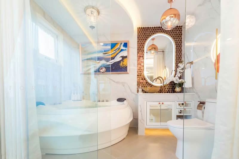 ให้เช่าทาวน์โฮมหรู 4 ชั้น ใกล้ Central EastVille เจ้าของปล่อยเอง พร้อมอยู่, Bangkok, Lat Phrao, Bangkok, 4 Bedrooms, 260 sqm, Townhouse For Rent, by Forty-Six Real Estate Group, 500489481 - DDproperty.com