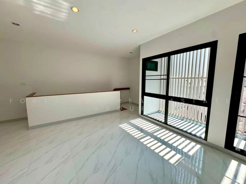 ให้เช่าโฮมออฟฟิศ บ้านแฝด 3 ชั้น สไตล์ Modern Luxury ทำเลเลียบด่วน (ลาดพร้าว 87 แยก ), กรุงเทพ, ลาดพร้าว 87 แยก 28, คลองจั่น, บางกะปิ, กรุงเทพ, 175 ตร.ม., สำนักงาน ให้เช่า, โดย Forty-Six Real Estate Group, 500489483 - DDproperty.com