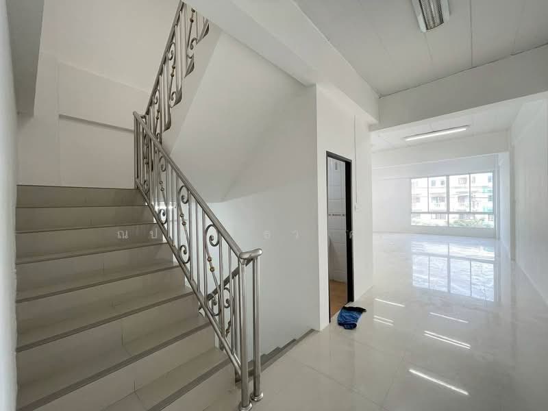 ให้เช่าอาคารพาณิชย์ 4 ชั้น ติดถนนลาซาล (สุขุมวิท 105) บางนา, กรุงเทพ, บางนา, กรุงเทพ, 300 ตร.ม., สำนักงาน ให้เช่า, โดย ณปภัช ธวงค์ไพ, 500489525 - DDproperty.com