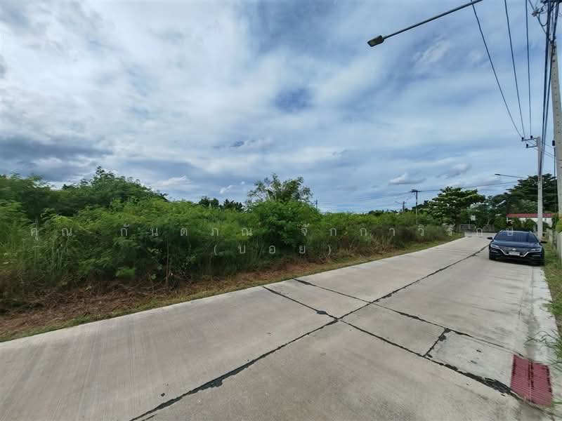 ที่ดินเปล่า 588 ตร.ว. ที่ดิน ใกล้สราญรมย์ รีสอร์ต ซอยบางกระทึก12/3 นครปฐม, Nakhon Pathom, ถนนพุทธมณฑล สาย4, Bang Krathuk, Sam Phran, Nakhon Pathom, , 2,352 sqm, Land For Sale, by คุณ กันตภณ จักกาวิรักษ์ (บอย), 500489570 - DDproperty.com