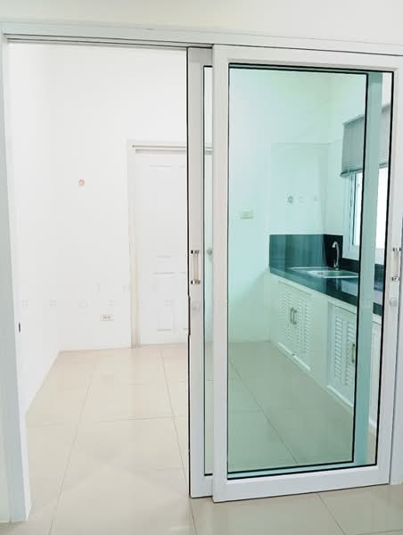 บ้านเดี่ยวตลาด นครราชสีมา, Nakhon Ratchasima, Ta Lat, Muang Nakhon Ratchasima, Nakhon Ratchasima, 2 Bedrooms, 150 sqm, Single Detached House For Sale, by The Best Property ลักษณ์, 500489608 - DDproperty.com