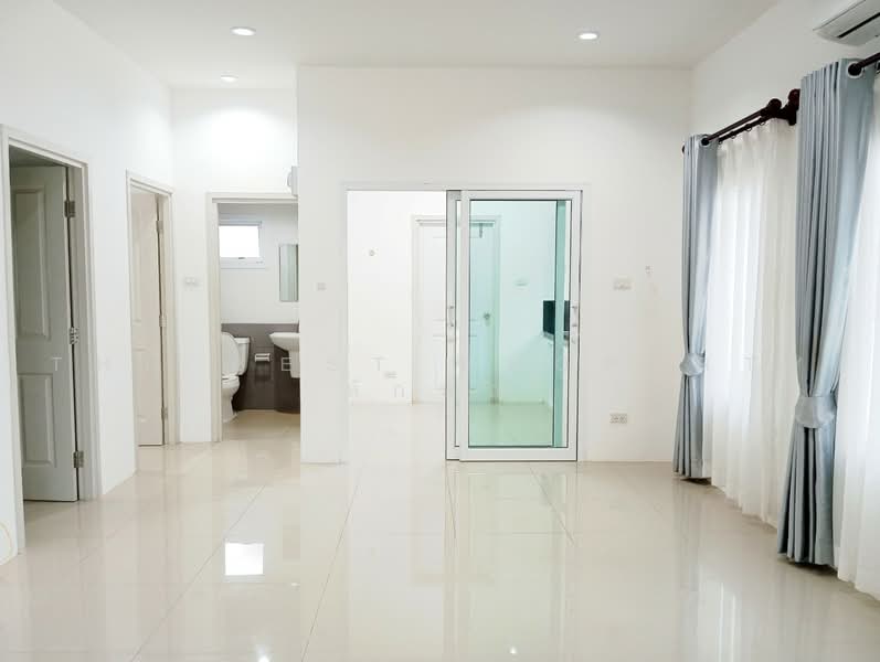 บ้านเดี่ยวตลาด นครราชสีมา, Nakhon Ratchasima, Ta Lat, Muang Nakhon Ratchasima, Nakhon Ratchasima, 2 Bedrooms, 150 sqm, Single Detached House For Sale, by The Best Property ลักษณ์, 500489608 - DDproperty.com