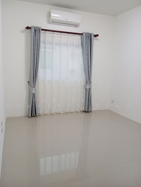 บ้านเดี่ยวตลาด นครราชสีมา, Nakhon Ratchasima, Ta Lat, Muang Nakhon Ratchasima, Nakhon Ratchasima, 2 Bedrooms, 150 sqm, Single Detached House For Sale, by The Best Property ลักษณ์, 500489608 - DDproperty.com