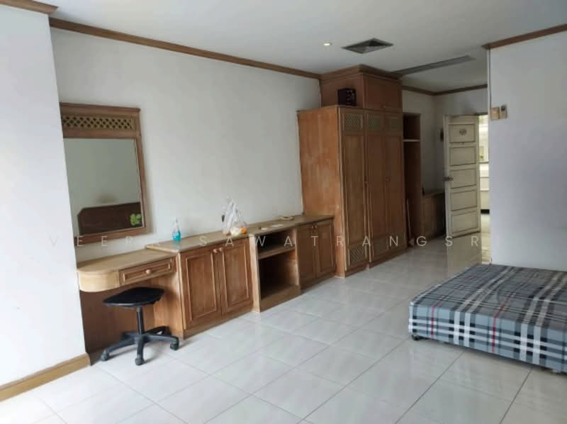 Country Complex Bangna, Bangkok, Sanpawut Road, Bang Na, Bangkok, Studio, 38 sqm, Condo For Sale, by Veera Sawatrangsri, 500489634 - DDproperty.com