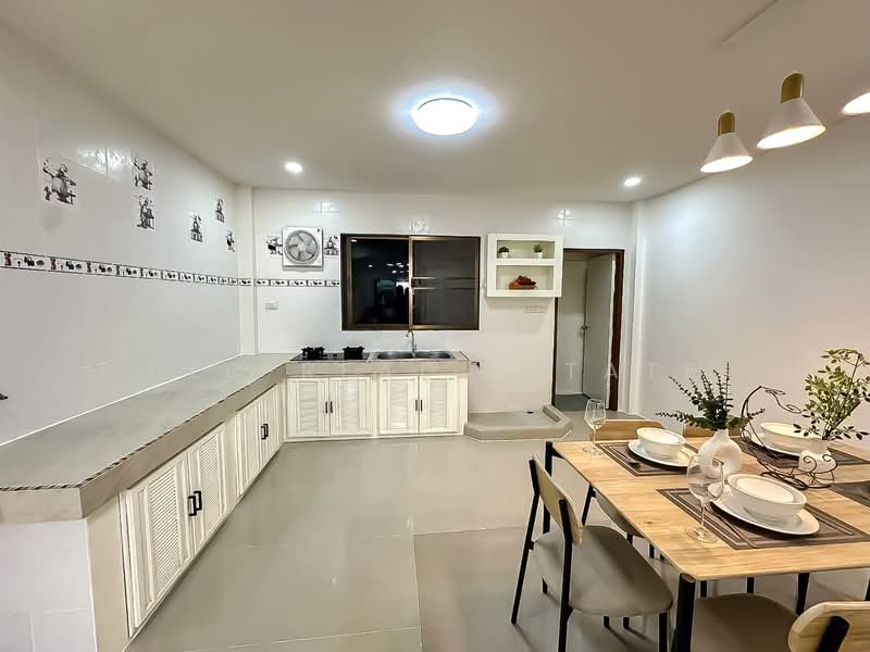 Modern 2Storey Townhouse for Sale Chaiyapruek Pattaya, Chon Buri (Pattaya), Bang Lamung, Bang Lamung (Pattaya), Chon Buri (Pattaya), 2 Bedrooms, 103 sqm, Townhouse For Sale, by PLC real estate, 500489711 - DDproperty.com