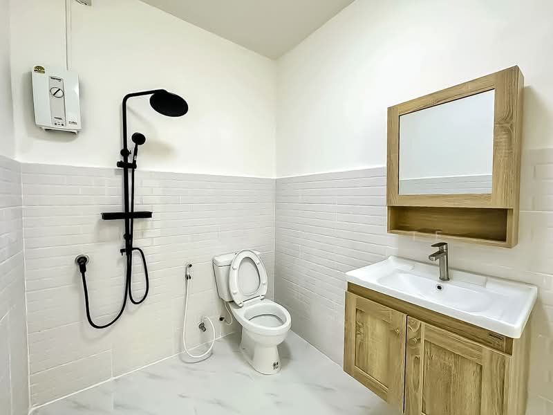 Modern 2Storey Townhouse for Sale Chaiyapruek Pattaya, Chon Buri (Pattaya), Bang Lamung, Bang Lamung (Pattaya), Chon Buri (Pattaya), 2 Bedrooms, 103 sqm, Townhouse For Sale, by PLC real estate, 500489711 - DDproperty.com