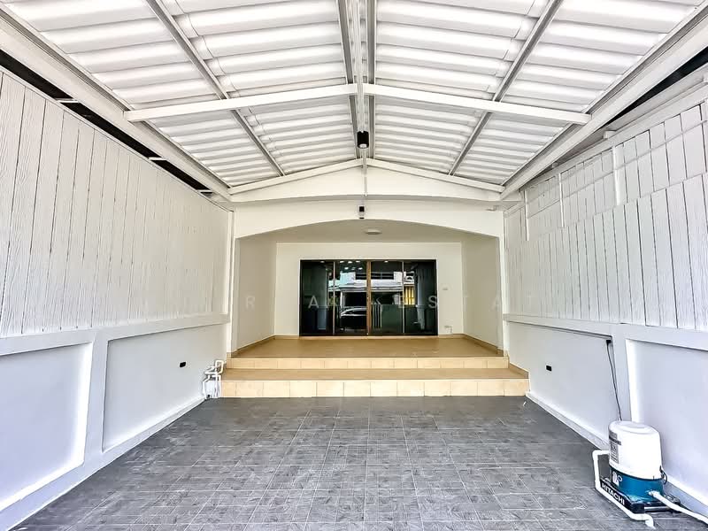 Modern 2Storey Townhouse for Sale Chaiyapruek Pattaya, Chon Buri (Pattaya), Bang Lamung, Bang Lamung (Pattaya), Chon Buri (Pattaya), 2 Bedrooms, 103 sqm, Townhouse For Sale, by PLC real estate, 500489711 - DDproperty.com