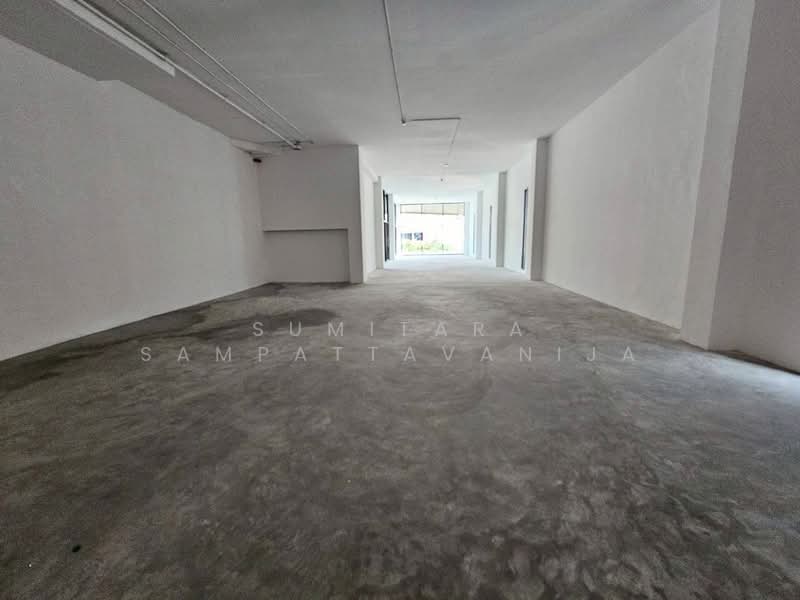พื้นที่ให้เช่า สุขุมวิท พระโขนง : Space for rent Sukhumvit, Phra Khanong, กรุงเทพ, พระโขนง, คลองเตย, กรุงเทพ, 214 ตร.ม., พื้นที่ขายของ ให้เช่า, โดย Sumitara Sampattavanija, 500489743 - DDproperty.com