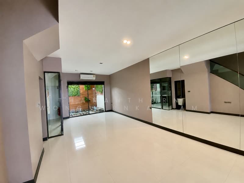 Landmark Ekamai-Ramindra, Bangkok, Sukhonthasawat Road, Lat Phrao, Bangkok, 3 Bedrooms, 168 sqm, Townhouse For Rent, by Thananthorn Wongvarnkaseam, 500489780 - DDproperty.com
