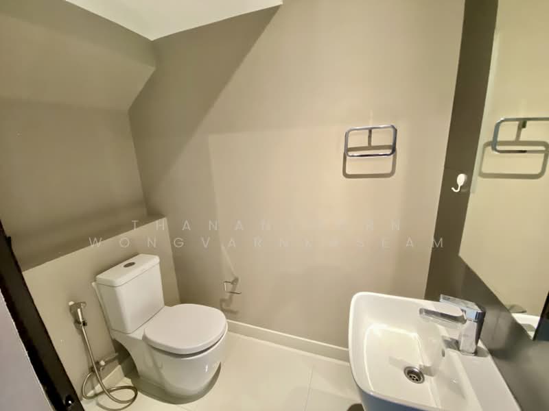Landmark Ekamai-Ramindra, Bangkok, Sukhonthasawat Road, Lat Phrao, Bangkok, 3 Bedrooms, 168 sqm, Townhouse For Rent, by Thananthorn Wongvarnkaseam, 500489780 - DDproperty.com