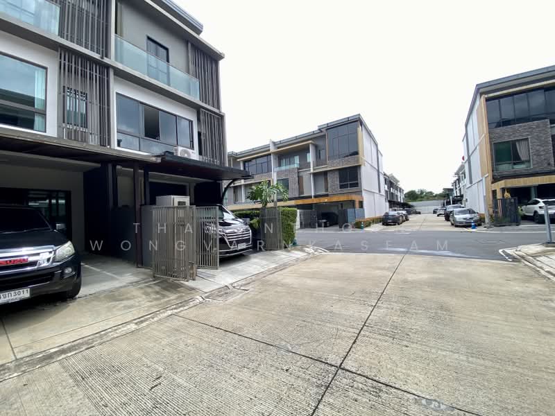 Landmark Ekamai-Ramindra, Bangkok, Sukhonthasawat Road, Lat Phrao, Bangkok, 3 Bedrooms, 168 sqm, Townhouse For Rent, by Thananthorn Wongvarnkaseam, 500489780 - DDproperty.com