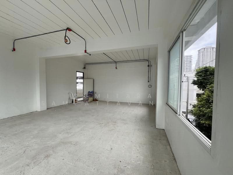 Space for rent Ekkamai, Sukhumvit, Bangkok, Khlong Tan Nua, Watthana, Bangkok, , 24 sqm, Retail Space For Rent, by Sumitara Sampattavanija, 500489835 - DDproperty.com