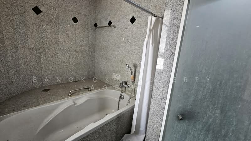 Baan Thai Living Ekkamai, Bangkok, 40 Soi Pridi Banomyong 31, Khlong Tan Nua, Watthana, Bangkok, 4 Bedrooms, 332 sqm, Condo For Rent, by BANGKOK PROPERTY AGENTS, 500489855 - DDproperty.com