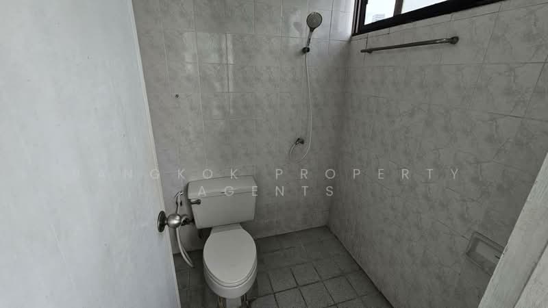 Baan Thai Living Ekkamai, Bangkok, 40 Soi Pridi Banomyong 31, Khlong Tan Nua, Watthana, Bangkok, 4 Bedrooms, 332 sqm, Condo For Rent, by BANGKOK PROPERTY AGENTS, 500489855 - DDproperty.com