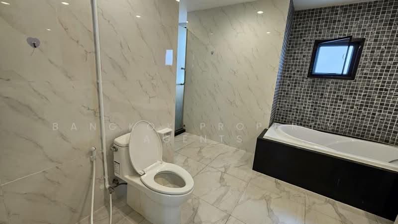 Baan Thai Living Ekkamai, Bangkok, 40 Soi Pridi Banomyong 31, Khlong Tan Nua, Watthana, Bangkok, 3 Bedrooms, 304 sqm, Condo For Rent, by BANGKOK PROPERTY AGENTS, 500489868 - DDproperty.com