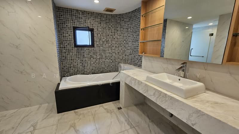 Baan Thai Living Ekkamai, Bangkok, 40 Soi Pridi Banomyong 31, Khlong Tan Nua, Watthana, Bangkok, 3 Bedrooms, 304 sqm, Condo For Rent, by BANGKOK PROPERTY AGENTS, 500489868 - DDproperty.com