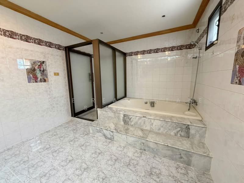 Moobaan Tararom Huamark, Bangkok, Tararom Huamark Soi 1, Phlapphla, Wang Thonglang, Bangkok, 4 Bedrooms, 440 sqm, Single Detached House For Sale, by HOME Real Estate Service, 500489961 - DDproperty.com