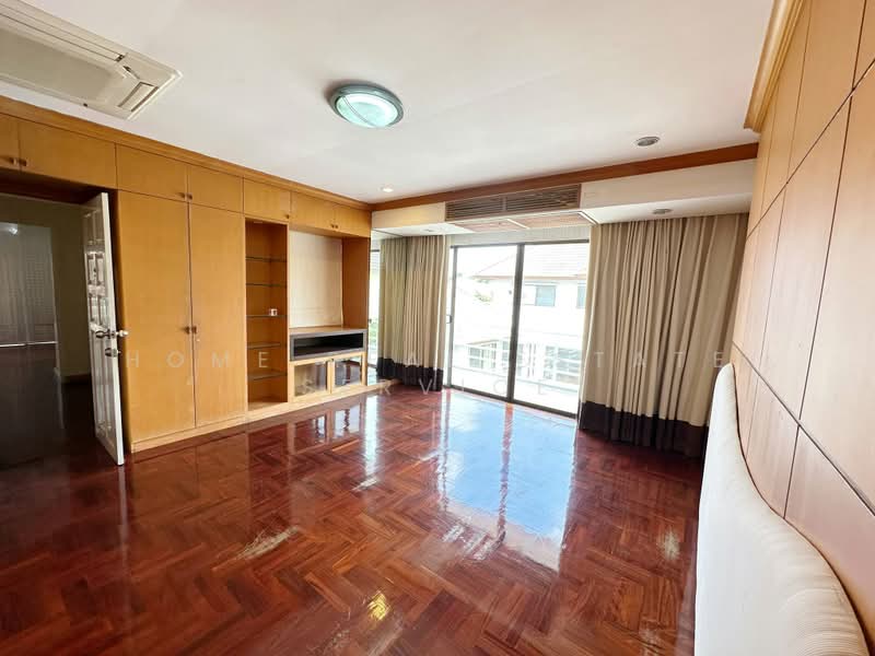 Moobaan Tararom Huamark, Bangkok, Tararom Huamark Soi 1, Phlapphla, Wang Thonglang, Bangkok, 4 Bedrooms, 440 sqm, Single Detached House For Sale, by HOME Real Estate Service, 500489961 - DDproperty.com