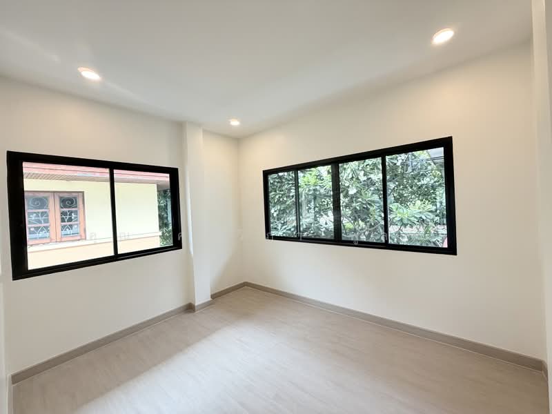 Sasiwan, Bangkok, Don Mueang, Bangkok, 4 Bedrooms, 250 sqm, Single Detached House For Sale, by คุณ ศศิวิภา พูลทา, 500489965 - DDproperty.com