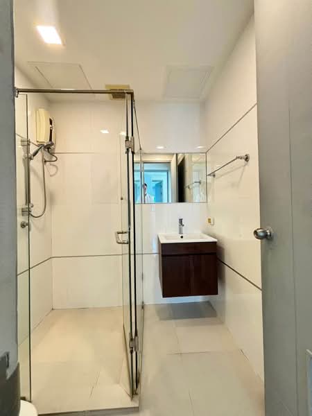 Thru Thonglor, Bangkok, Petchaburi Road, Bang Kapi, Huai Khwang, Bangkok, 2 Bedrooms, 62 sqm, Condo For Rent, by Nakarin S., 500489989 - DDproperty.com