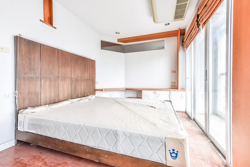 Silom Suite, Bangkok, Soi Sathorn 12, Sathorn Road, Silom, Bang Rak, Bangkok, 3 Bedrooms, 114 sqm, Condo For Sale, by Manat Kunphanphaichit, 500490163 - DDproperty.com