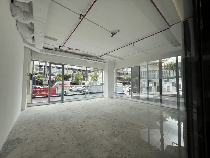 พื้นที่ให้เช่า สุขุมวิท พระโขนง : Space for rent Sukhumvit, Phra Khanong, กรุงเทพ, พระโขนง, คลองเตย, กรุงเทพ, 54 ตร.ม., พื้นที่ขายของ ให้เช่า, โดย Sumitara Sampattavanija, 500490165 - DDproperty.com