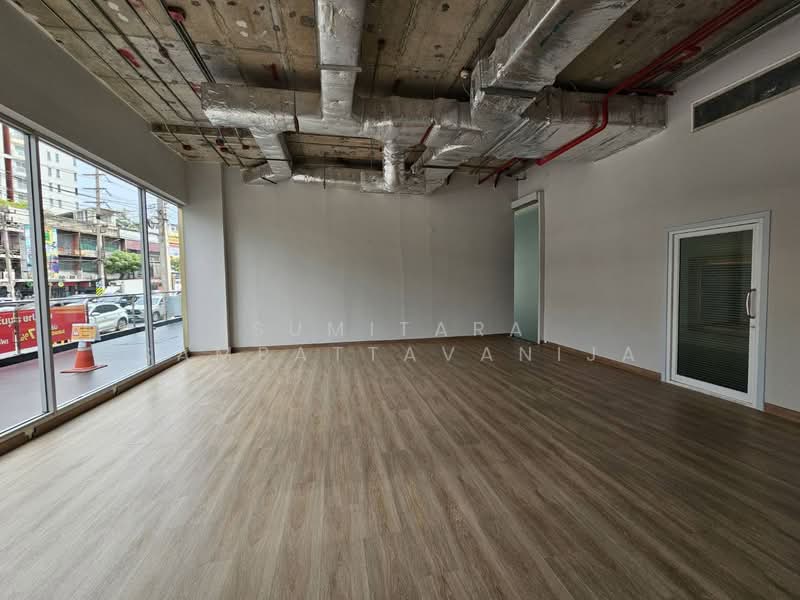พื้นที่ให้เช่า สุขุมวิท พระโขนง : Space for rent Sukhumvit, Phra Khanong, กรุงเทพ, พระโขนง, คลองเตย, กรุงเทพ, 54 ตร.ม., พื้นที่ขายของ ให้เช่า, โดย Sumitara Sampattavanija, 500490165 - DDproperty.com