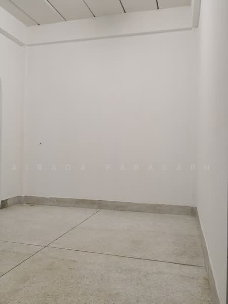 Located at Charoen Soi Inthamara 41, Bangkok, Din Daeng, Bangkok, 5 Bedrooms, 328 sqm, Townhouse For Rent, by Airada Parasarn, 500490260 - DDproperty.com
