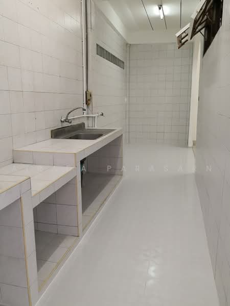 Located at Charoen Soi Inthamara 41, Bangkok, Din Daeng, Bangkok, 5 Bedrooms, 328 sqm, Townhouse For Rent, by Airada Parasarn, 500490260 - DDproperty.com