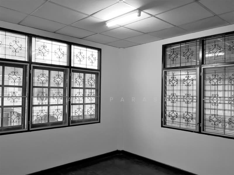 Located at Charoen Soi Inthamara 41, Bangkok, Din Daeng, Bangkok, 5 Bedrooms, 328 sqm, Townhouse For Rent, by Airada Parasarn, 500490260 - DDproperty.com