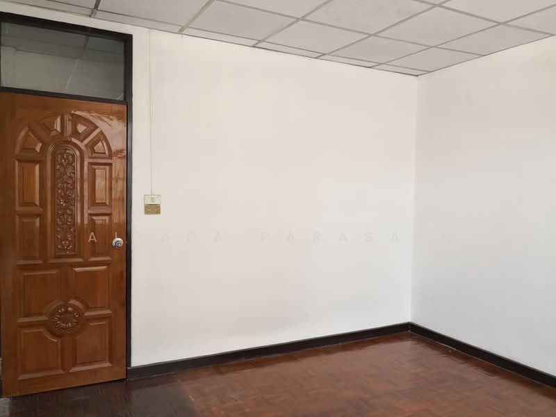 Located at Charoen Soi Inthamara 41, Bangkok, Din Daeng, Bangkok, 5 Bedrooms, 328 sqm, Townhouse For Rent, by Airada Parasarn, 500490260 - DDproperty.com