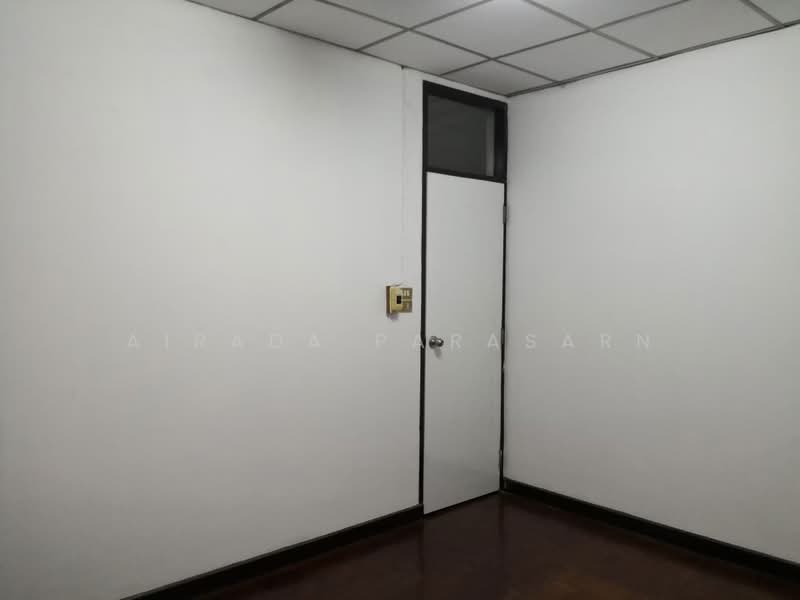 Located at Charoen Soi Inthamara 41, Bangkok, Din Daeng, Bangkok, 5 Bedrooms, 328 sqm, Townhouse For Rent, by Airada Parasarn, 500490260 - DDproperty.com