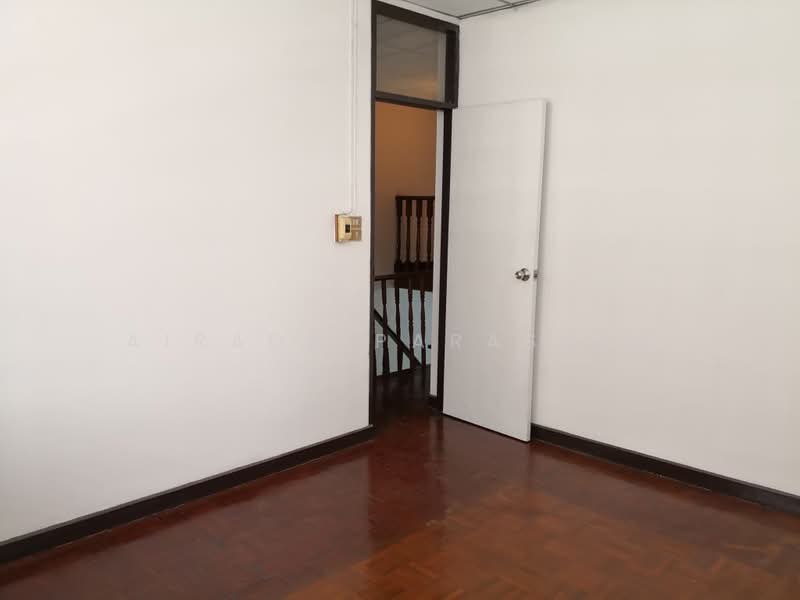 Located at Charoen Soi Inthamara 41, Bangkok, Din Daeng, Bangkok, 5 Bedrooms, 328 sqm, Townhouse For Rent, by Airada Parasarn, 500490260 - DDproperty.com